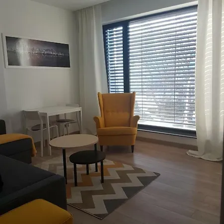 Apartament Yellow Apartment *