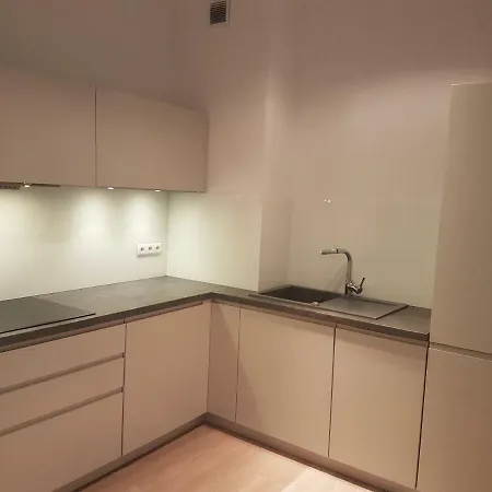 Apartament Yellow Apartment *