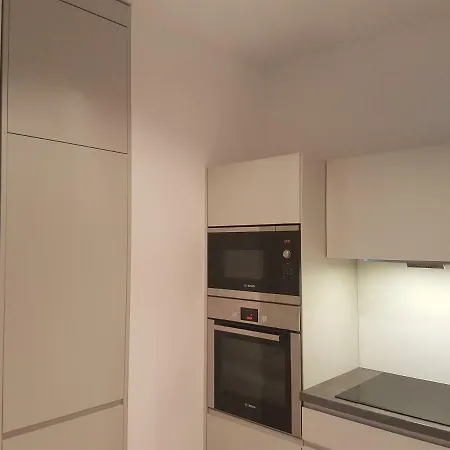 Apartament Yellow Apartment *